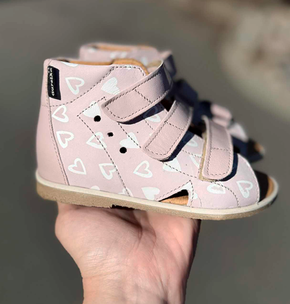 Aurelka sandal, nude rosa m/hjerter - sandal med ekstra støtte (uden svangløft)