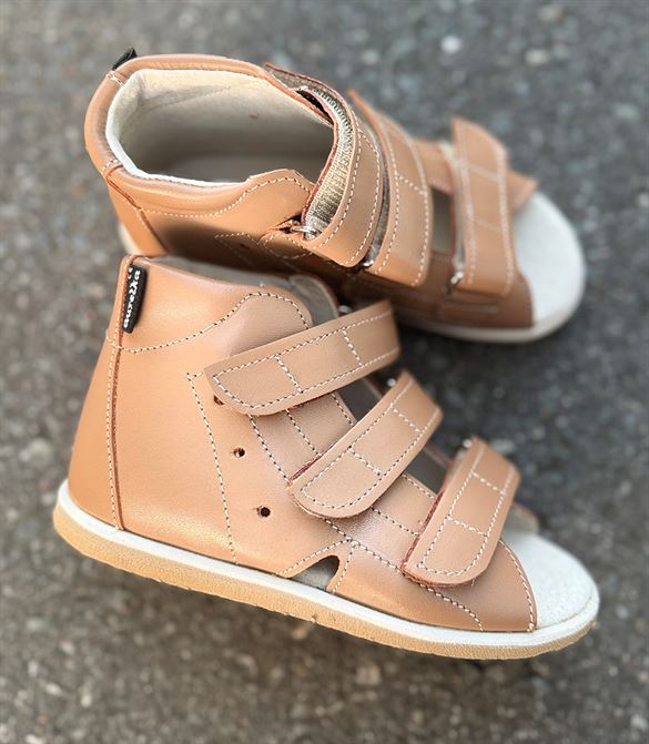 Aurelka sandal, dark beige - smal sandal med ekstra støtte